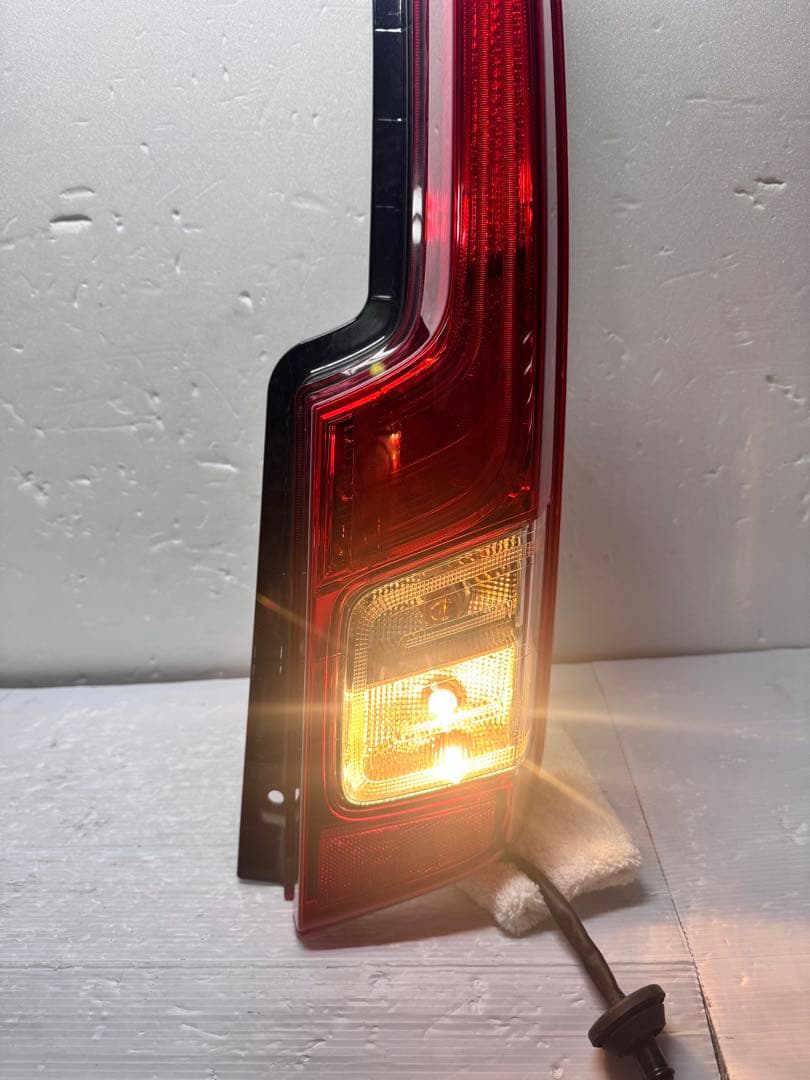 LA150S ムーヴ☆後期純正LEDテールレンズ☆
