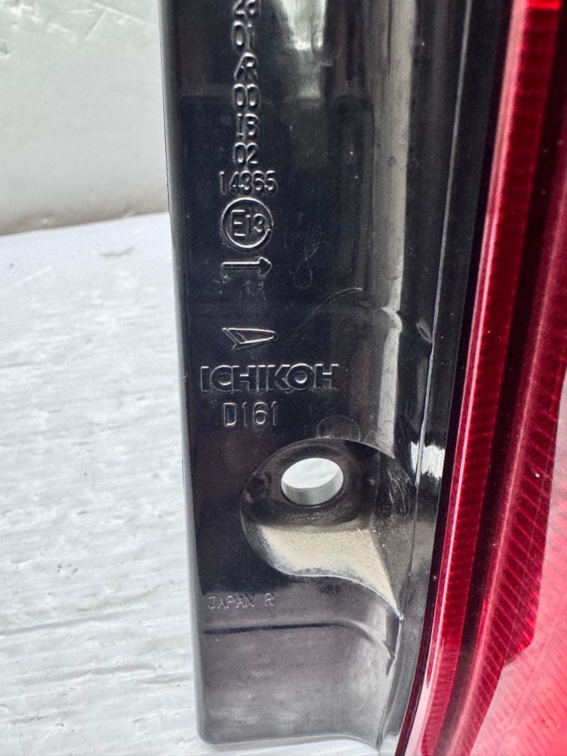 LA150S ムーヴ☆後期純正LEDテールレンズ☆