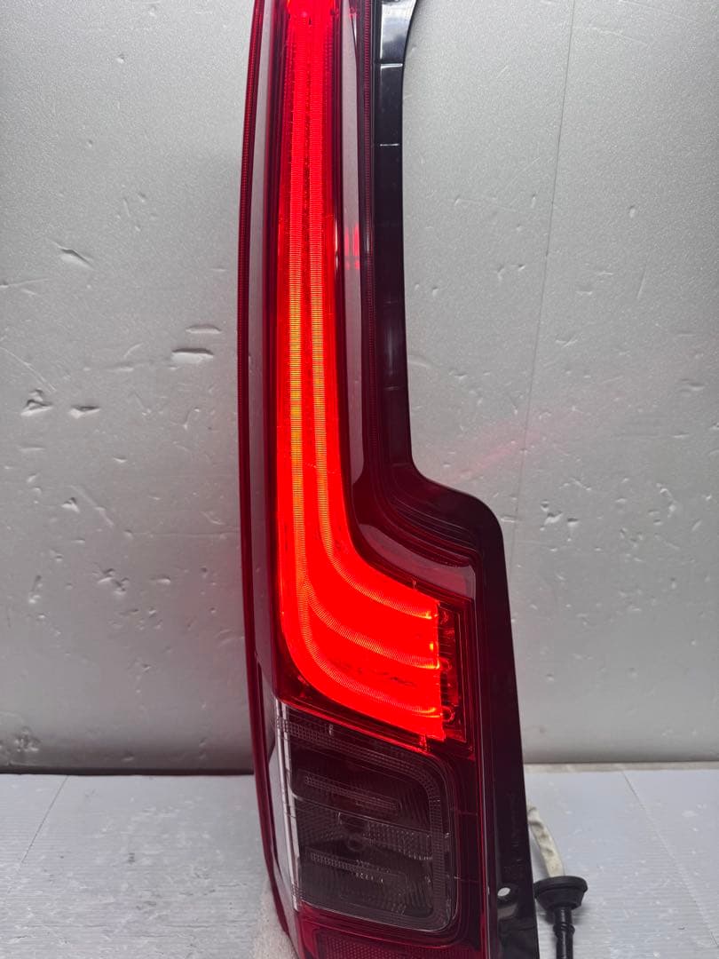 LA150S ムーヴ☆後期純正LEDテールレンズ☆