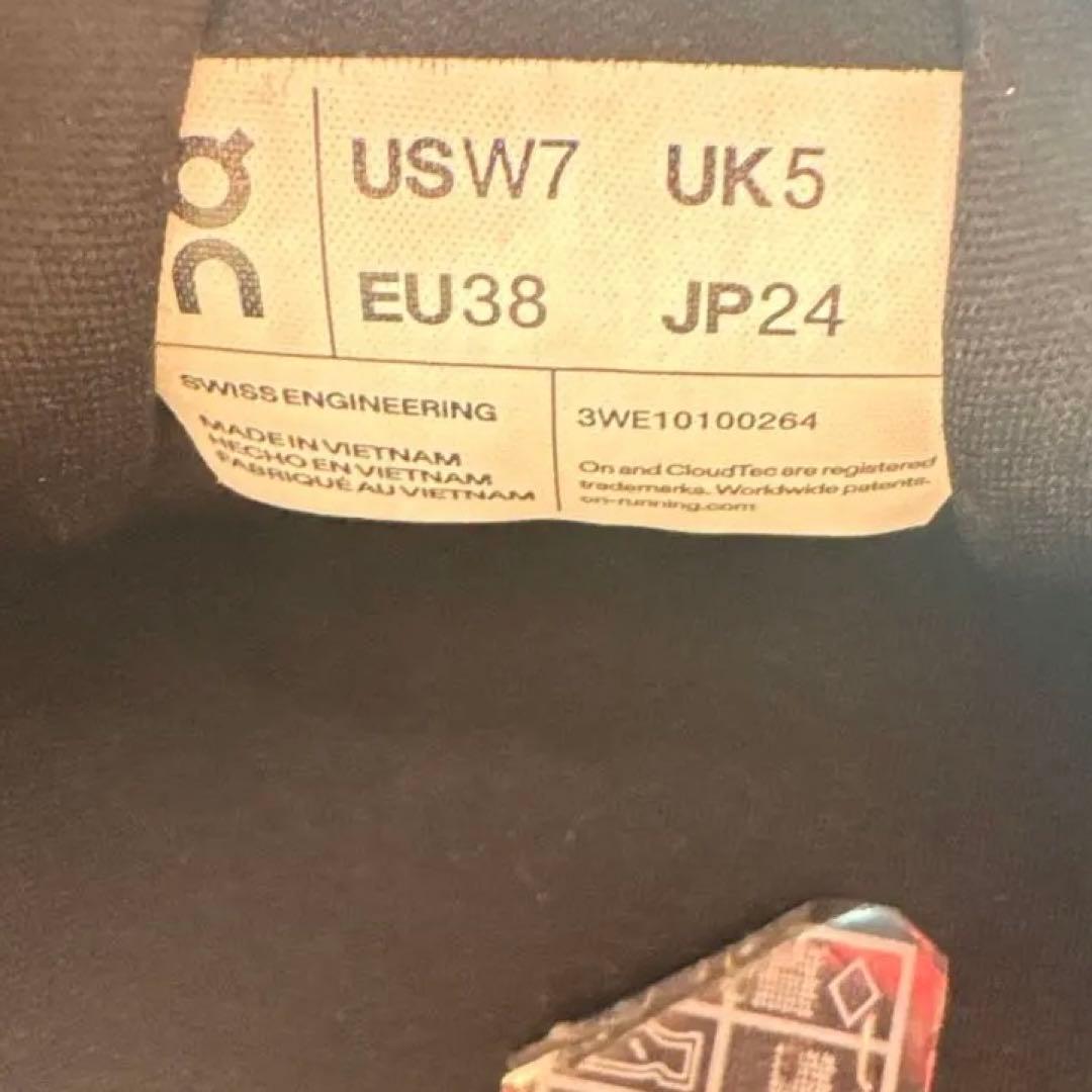 オンOn Cloudsurfer Trail トレイルランニングシューズ グレー