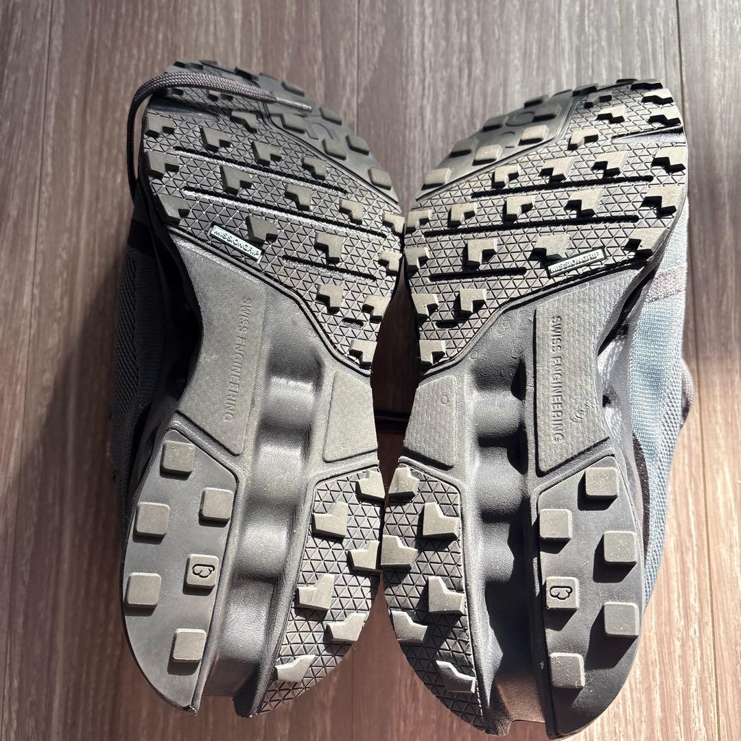 オンOn Cloudsurfer Trail トレイルランニングシューズ グレー