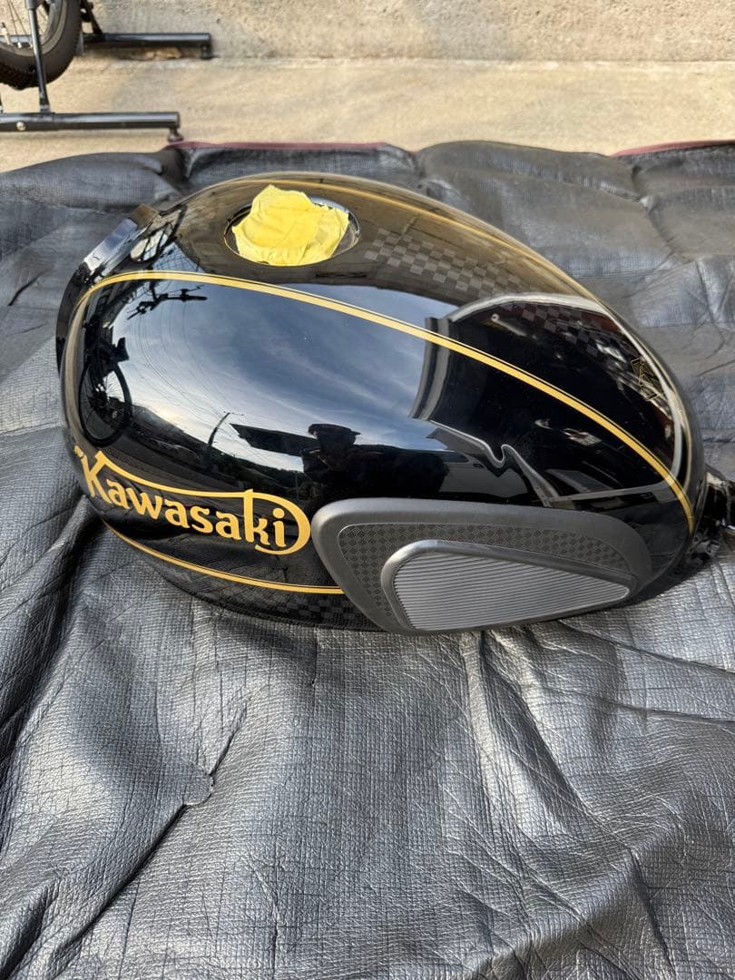 Kawasaki W800 ブラックタンク ゴールドストライプ