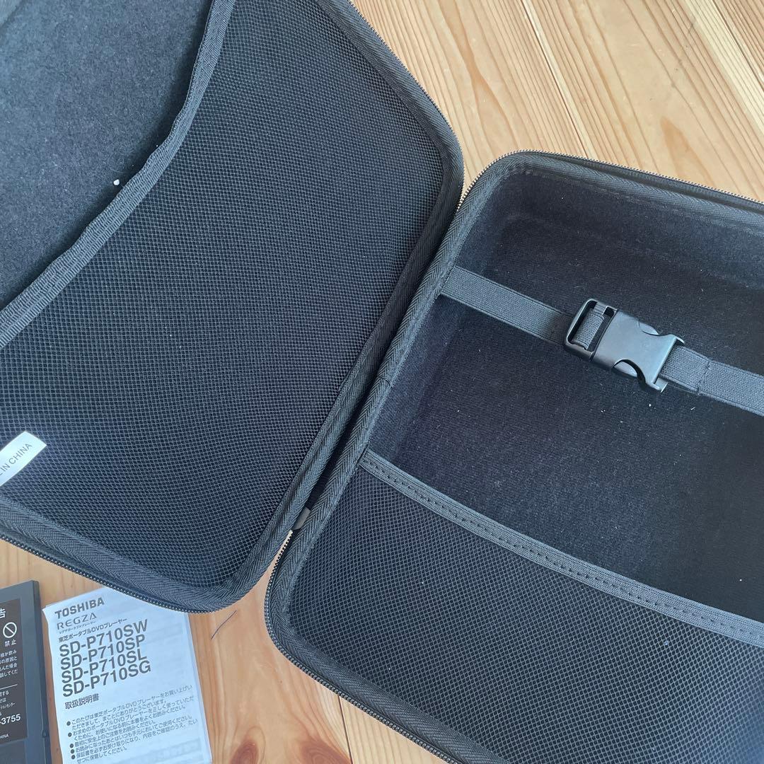 新品同様TOSHIBA REGZA ポータブルDVDプレーヤー SD-P170S