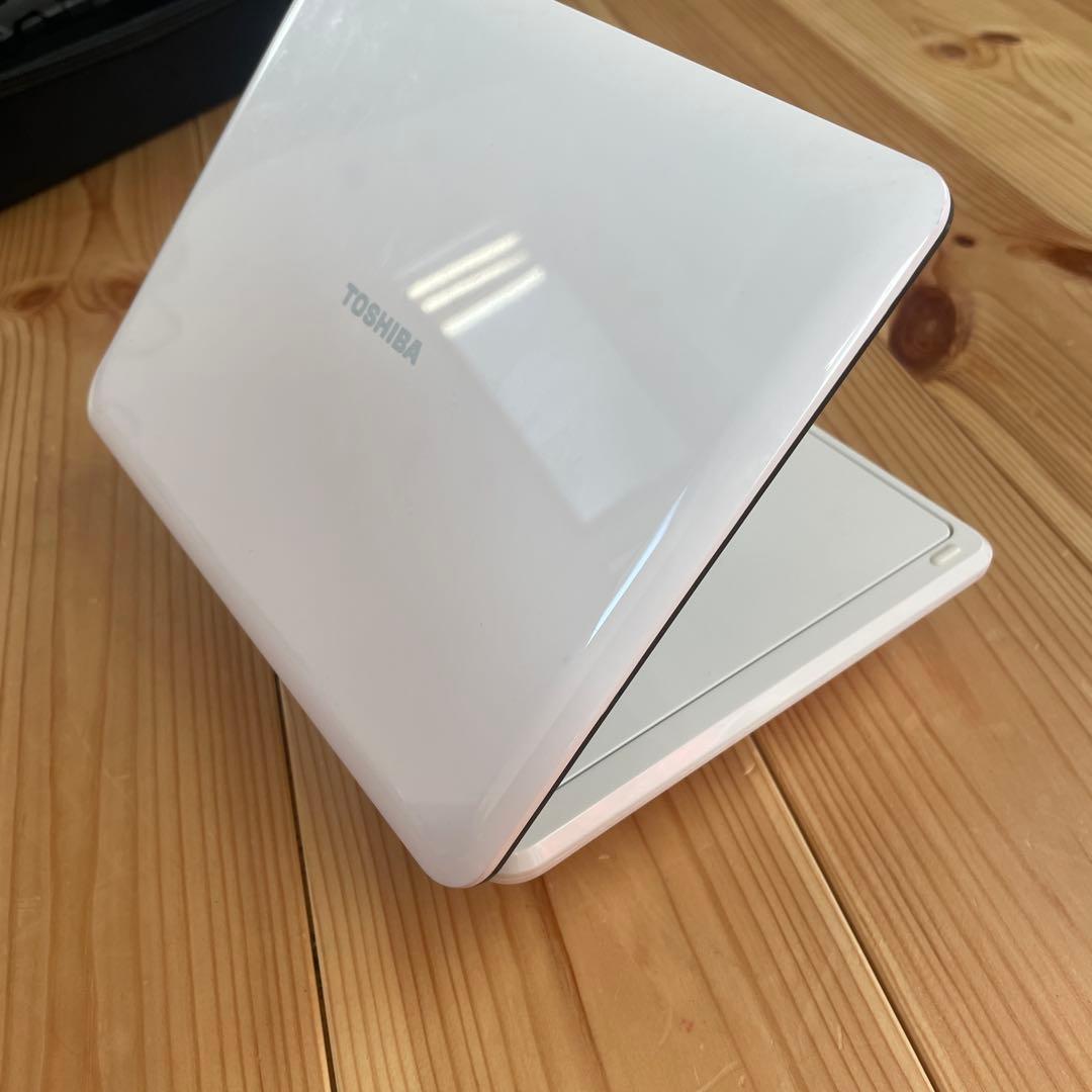 新品同様TOSHIBA REGZA ポータブルDVDプレーヤー SD-P170S