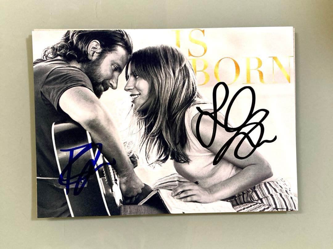 レディー・ガガとブラッドリー・クーパー直筆サイン入り2Lサイズ写真…