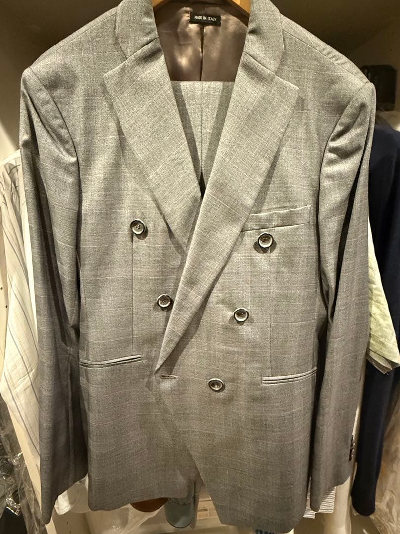 Giorgio Armani グレー ダブルブレストスーツ