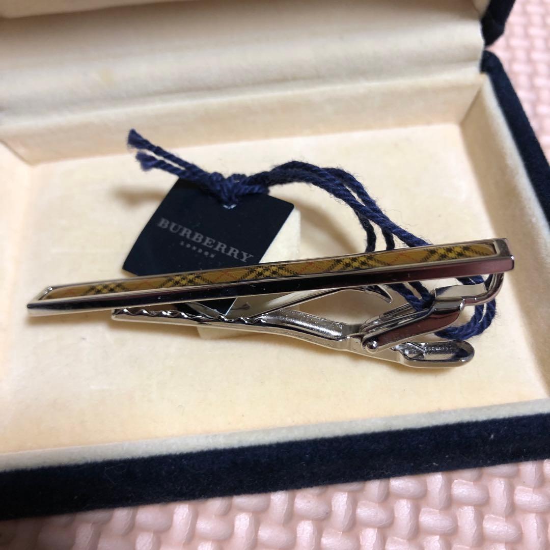 未使用　バーバリーロンドン　ネクタイピン　ベージュ　ノバチェック