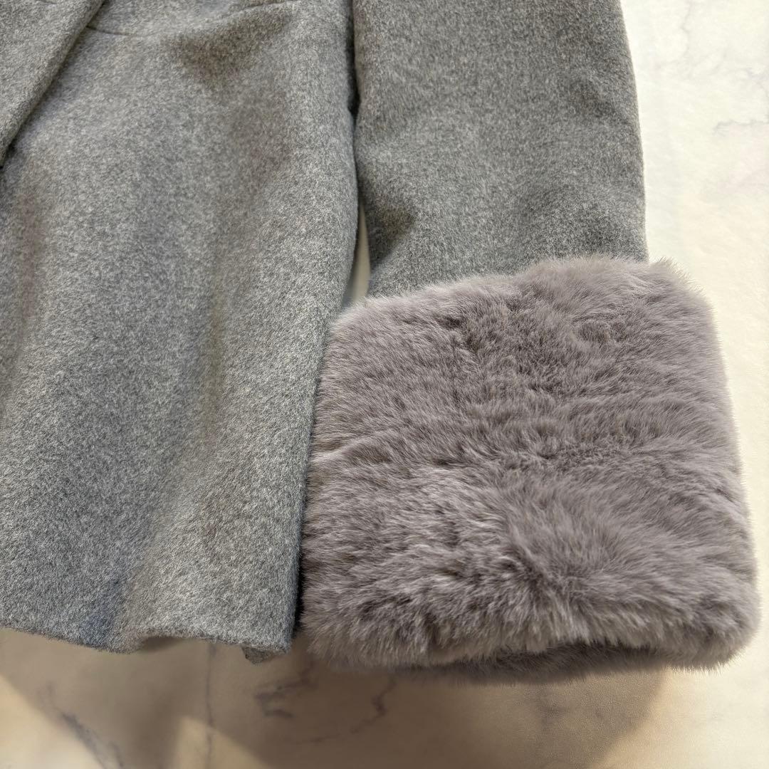 極美品24AWナチュラルビューティベーシックフェイクファースリーブペプラムコート