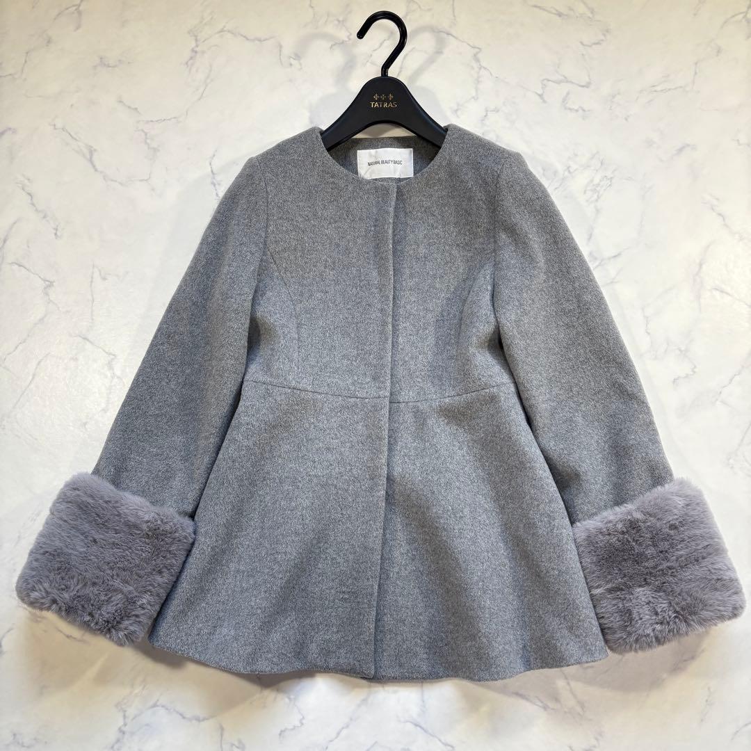 極美品24AWナチュラルビューティベーシックフェイクファースリーブペプラムコート