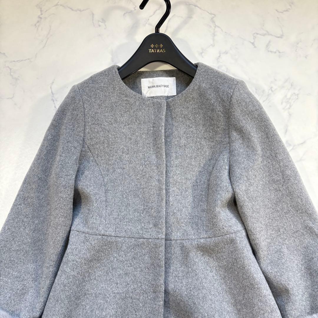 極美品24AWナチュラルビューティベーシックフェイクファースリーブペプラムコート