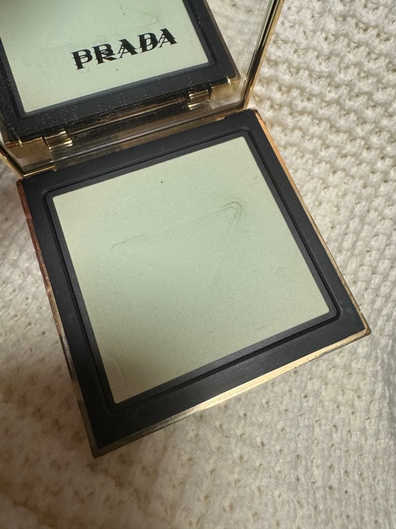 PRADA プラダビューティ リセット セッティング パウダー