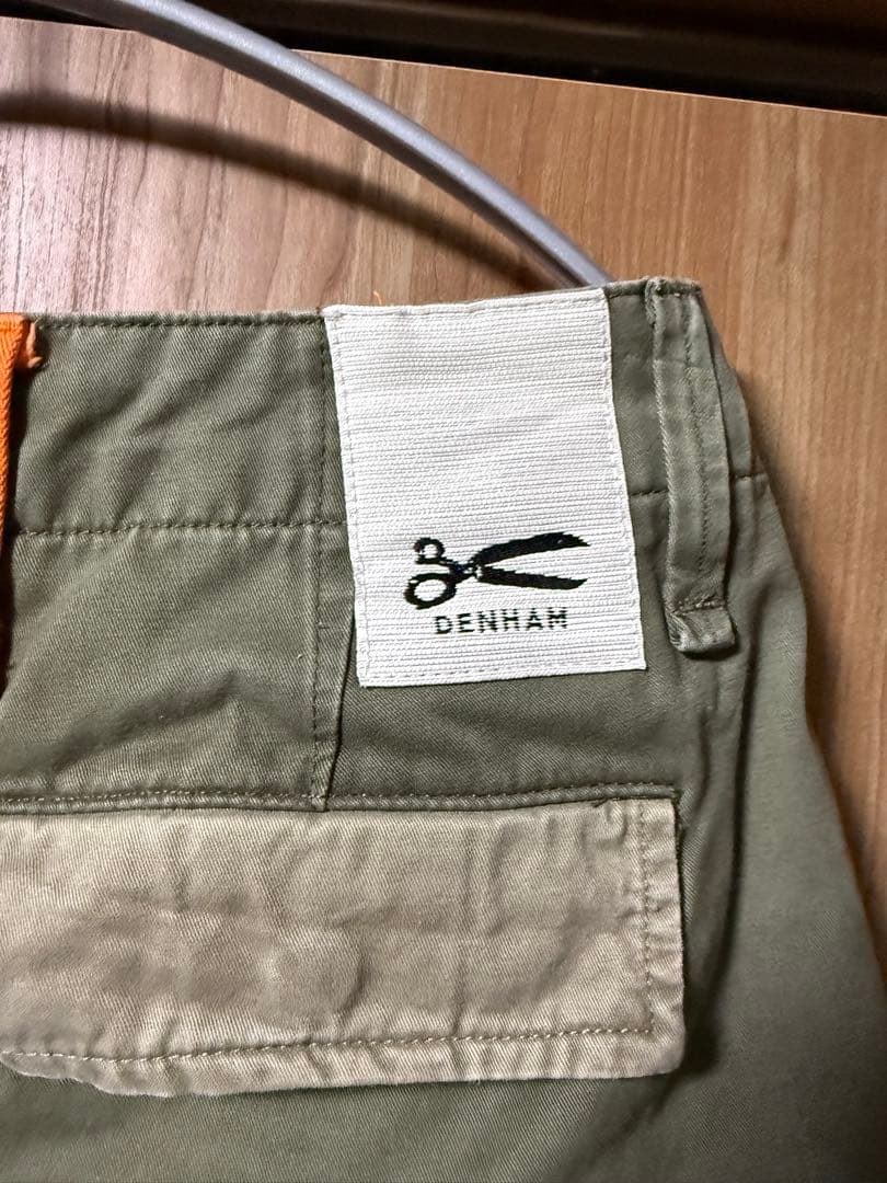 ドラゴン。カーゴパンツ ボトムスとフライトジャケット