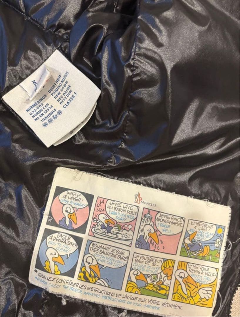 Moncler ブラック ダウンベスト