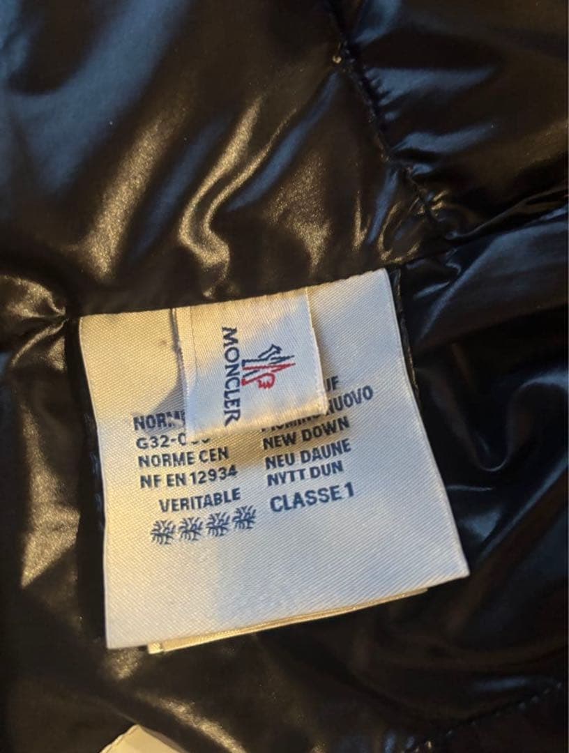 Moncler ブラック ダウンベスト