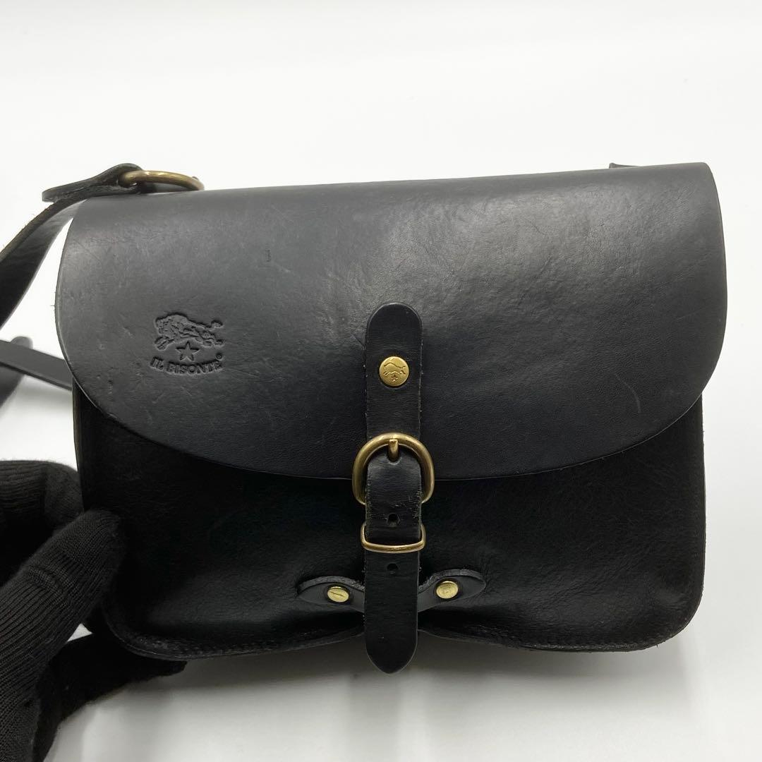 イルビゾンテ　ショルダーバッグ　フラップ　ロゴ刻印　オールレザー　ブラック