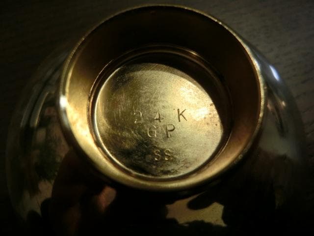 銀杯7グラムと金杯（24K GP)