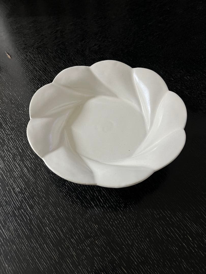 mama-koto　 安部太一さんの輪花深皿、河合竜彦さんレリーフ皿