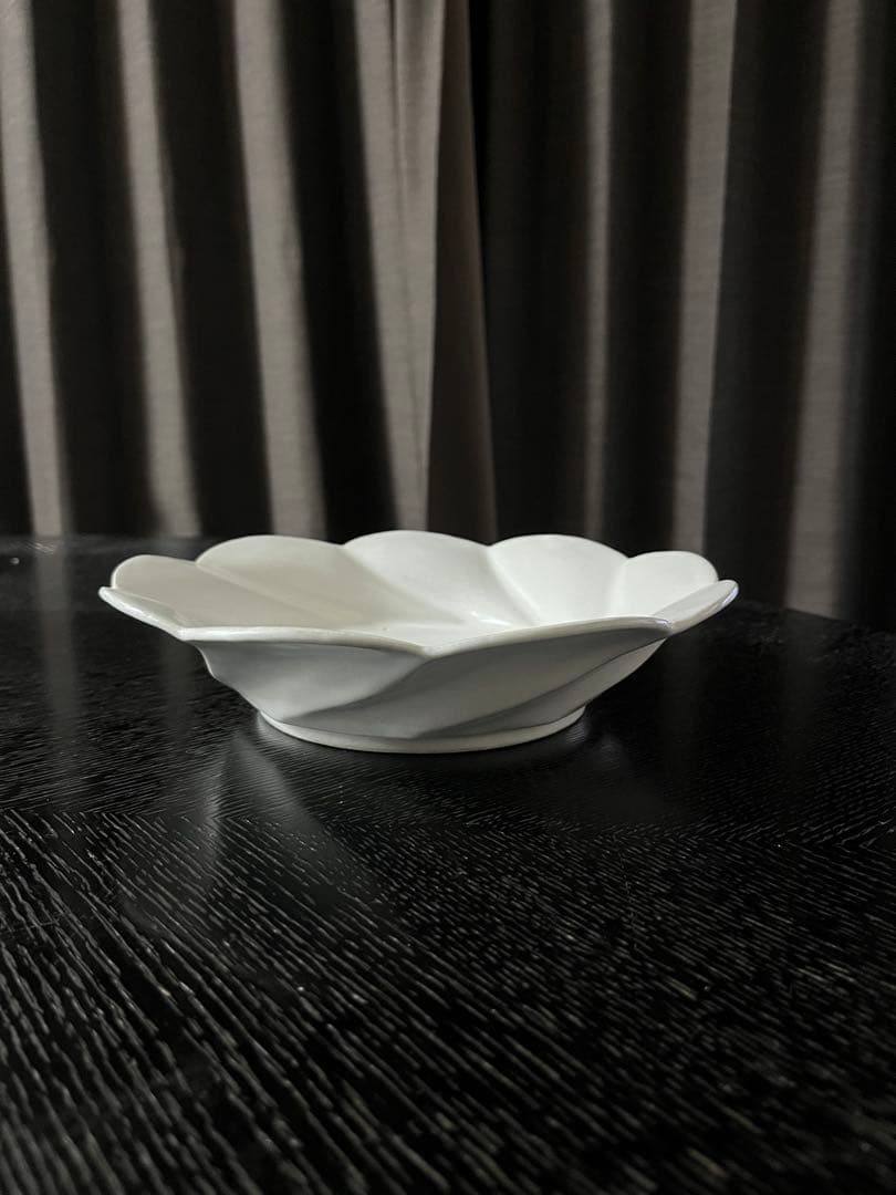 mama-koto　 安部太一さんの輪花深皿、河合竜彦さんレリーフ皿