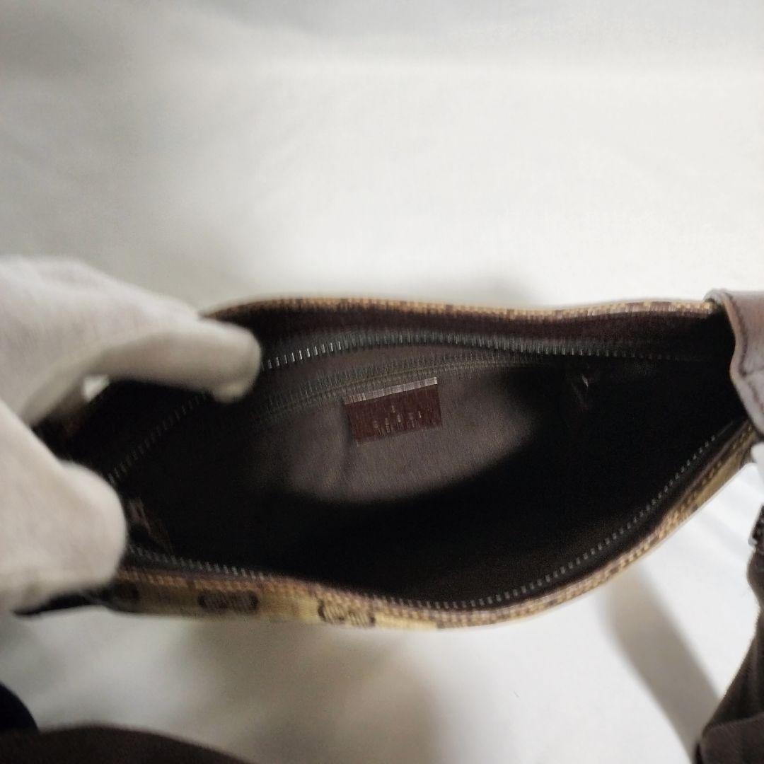 GUCCI GGパターン ショルダーバッグ　キャンバス　斜め掛け