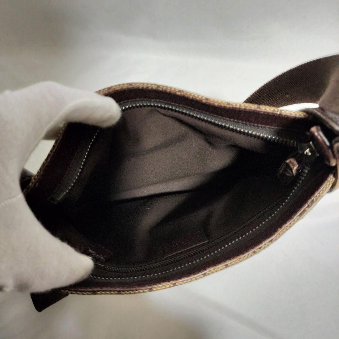 GUCCI GGパターン ショルダーバッグ　キャンバス　斜め掛け