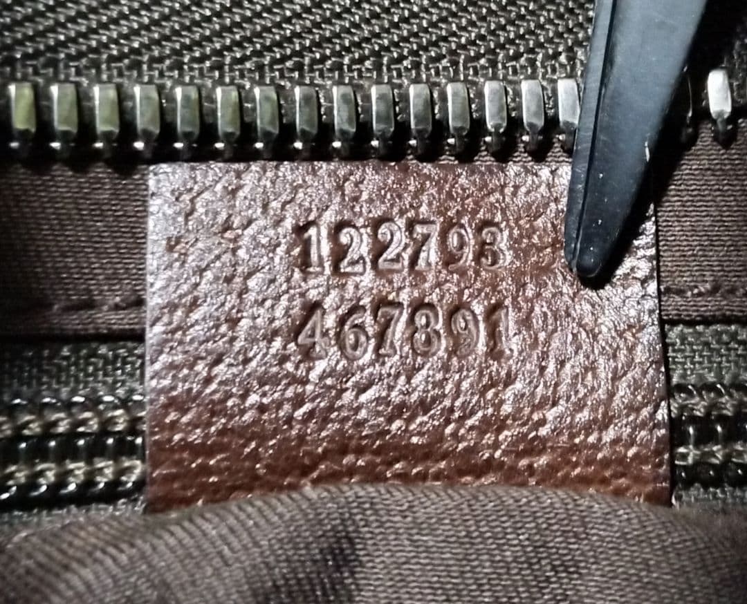 GUCCI GGパターン ショルダーバッグ　キャンバス　斜め掛け