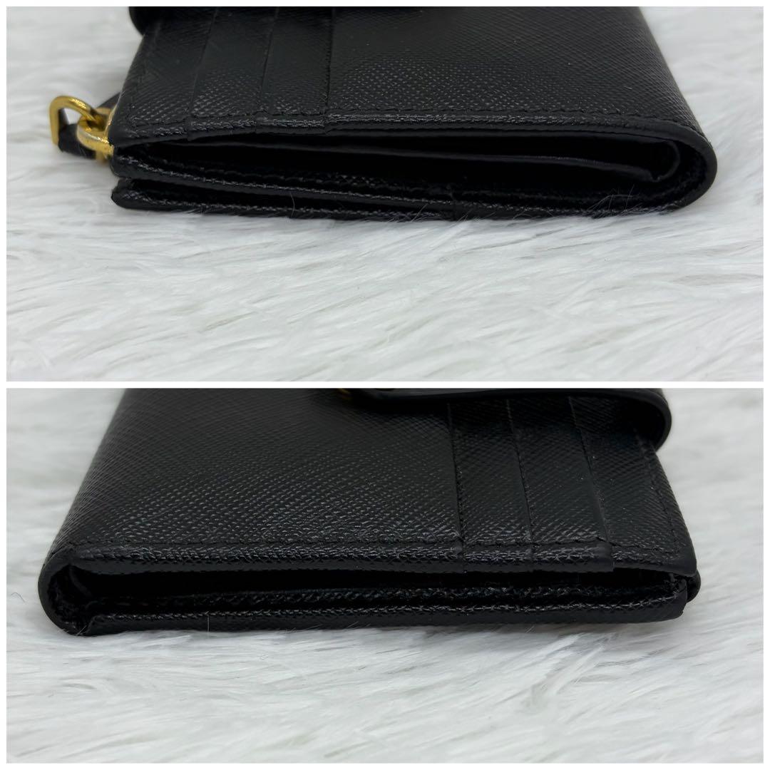 付属品完品／現行✨プラダ　二つ折り　三角ロゴ　サフィアーノ　レザー　ブラック