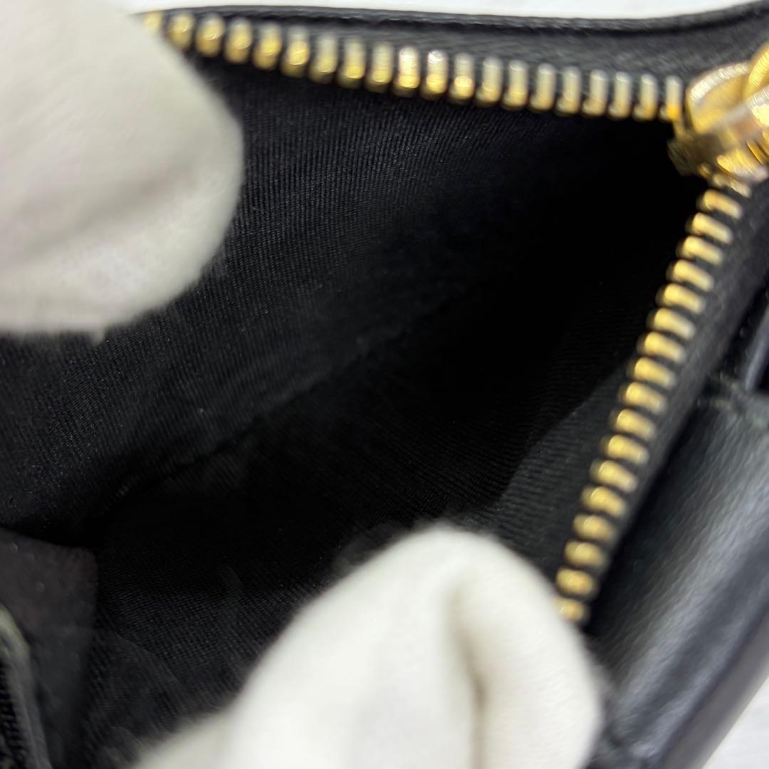 付属品完品／現行✨プラダ　二つ折り　三角ロゴ　サフィアーノ　レザー　ブラック