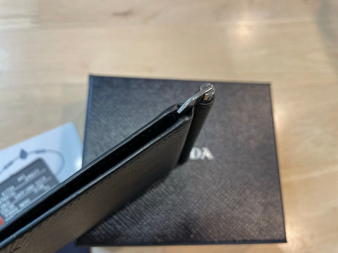 【新品未使用】 PRADAプラダ サフィアーノレザー マネークリップ2MN077