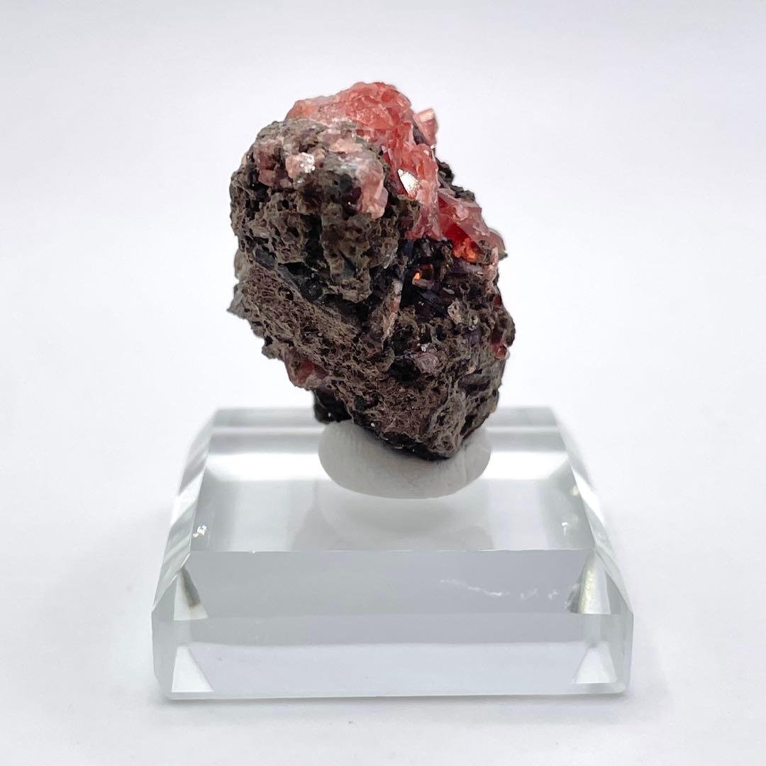 ペルー産　ロードクロサイト(菱マンガン鉱) 鉱物標本