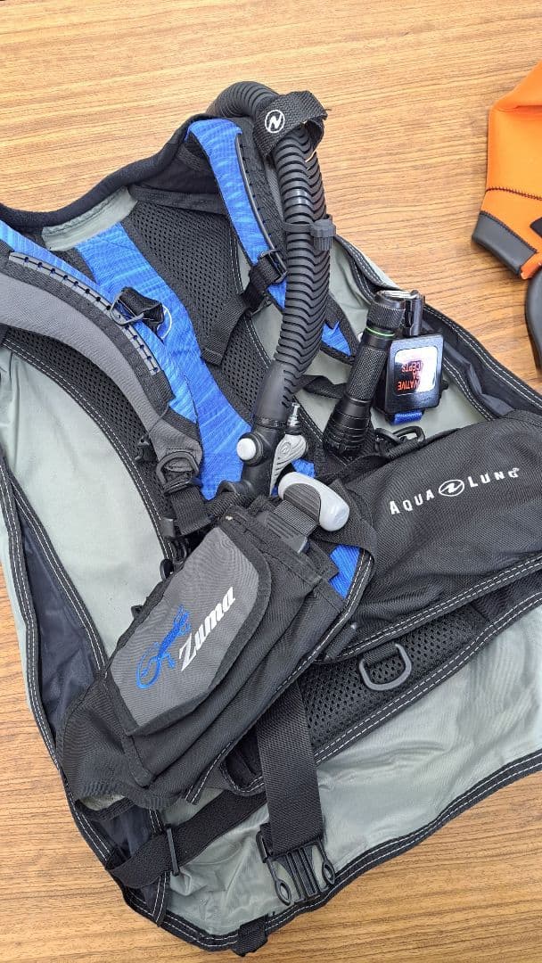 アクアラング　スキューバダイビングセット　ウエットスーツ　ダイビングスーツ