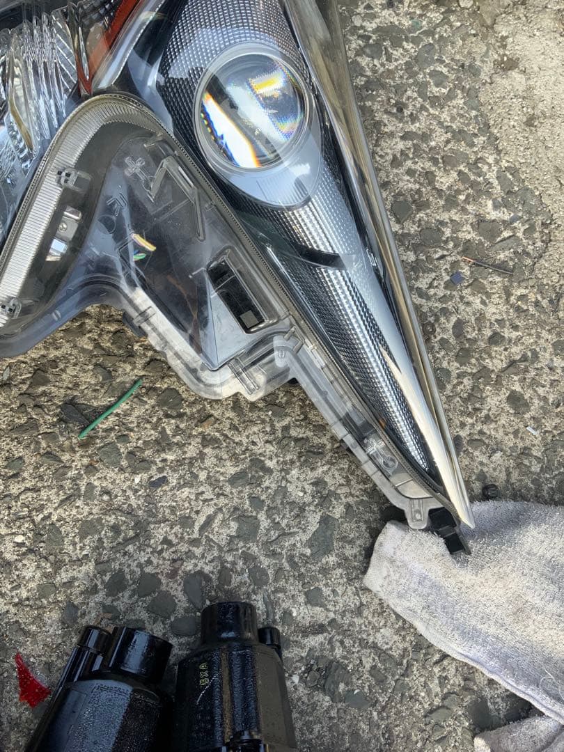 ZVW50 プリウス 右ヘッドランプ　前期 LED ヘッドライト