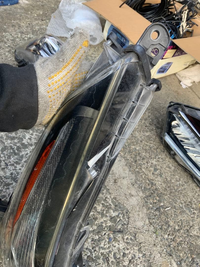 ZVW50 プリウス 右ヘッドランプ　前期 LED ヘッドライト