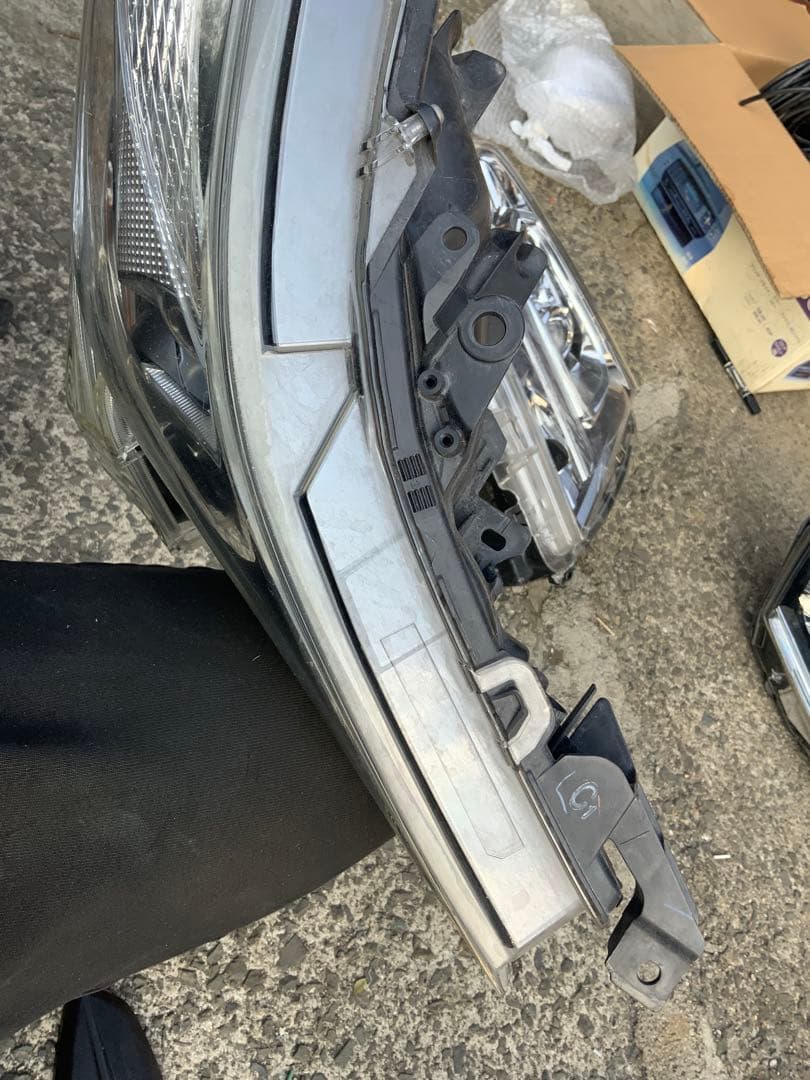 ZVW50 プリウス 右ヘッドランプ　前期 LED ヘッドライト