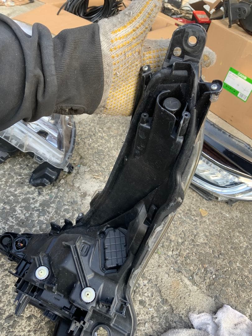 ZVW50 プリウス 右ヘッドランプ　前期 LED ヘッドライト