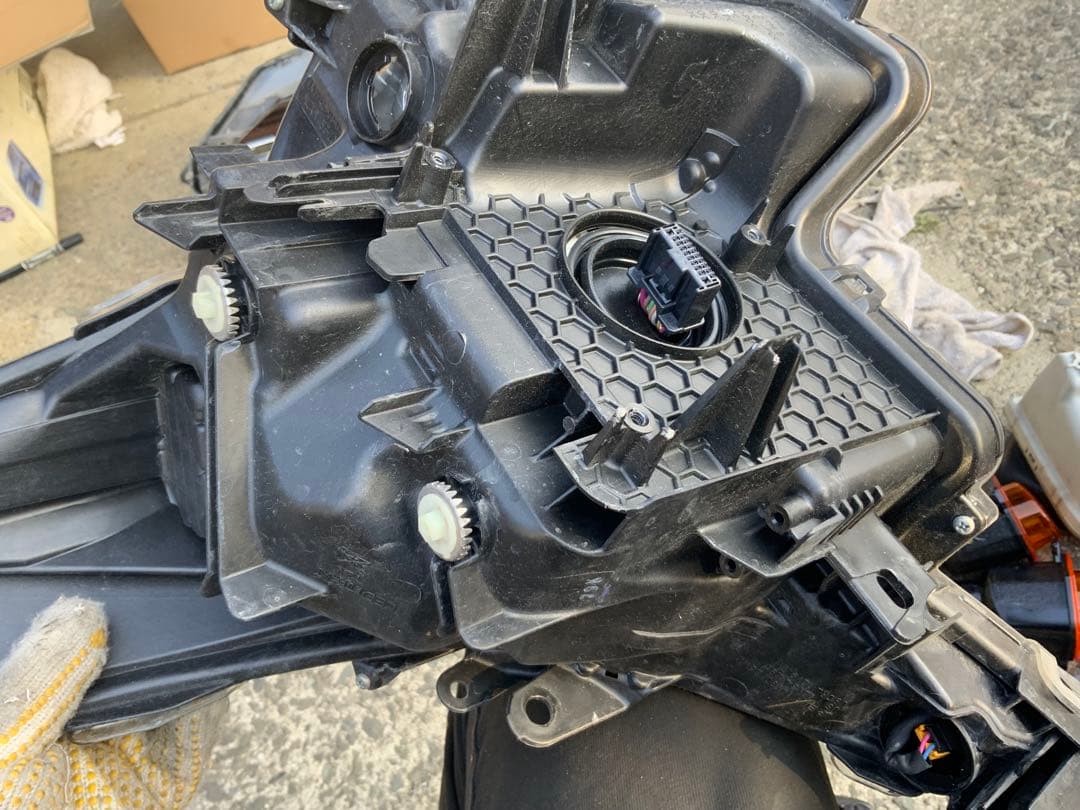 ZVW50 プリウス 右ヘッドランプ　前期 LED ヘッドライト