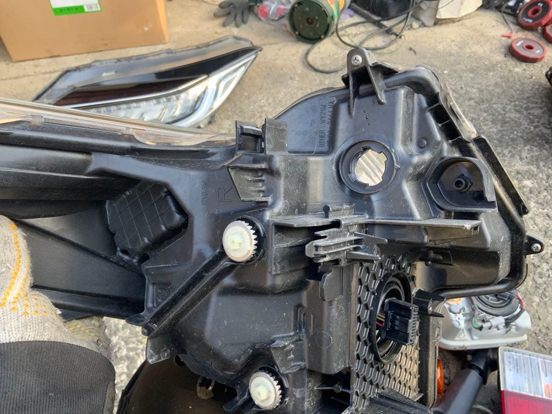 ZVW50 プリウス 右ヘッドランプ　前期 LED ヘッドライト