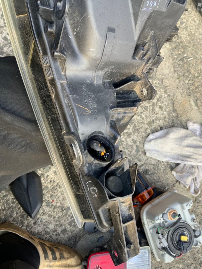 ZVW50 プリウス 右ヘッドランプ　前期 LED ヘッドライト