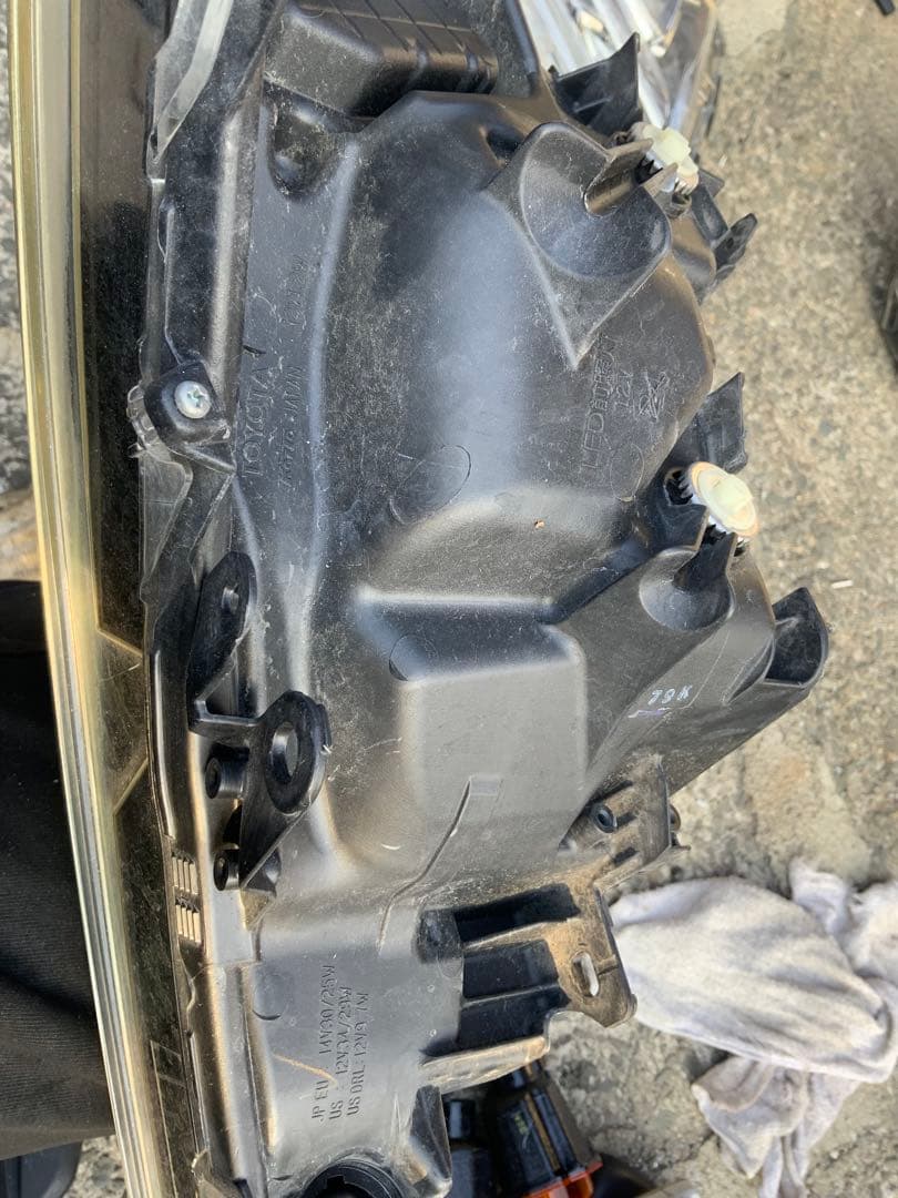 ZVW50 プリウス 右ヘッドランプ　前期 LED ヘッドライト