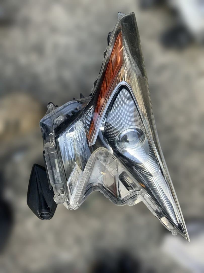 ZVW50 プリウス 右ヘッドランプ　前期 LED ヘッドライト