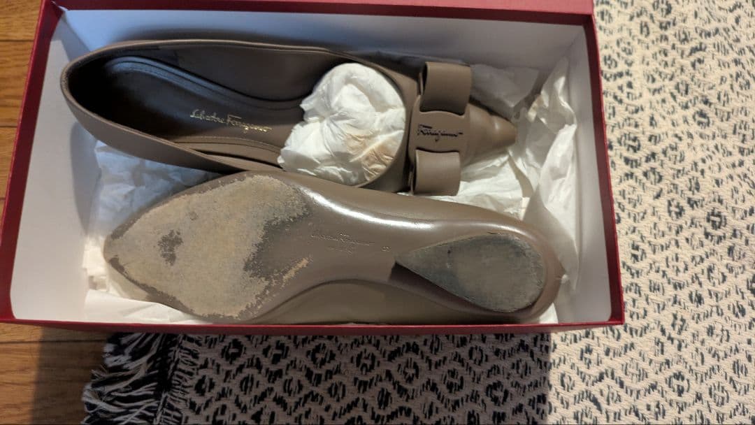 Salvatore Ferragamo Vivaフラットバンプス　サイズ9