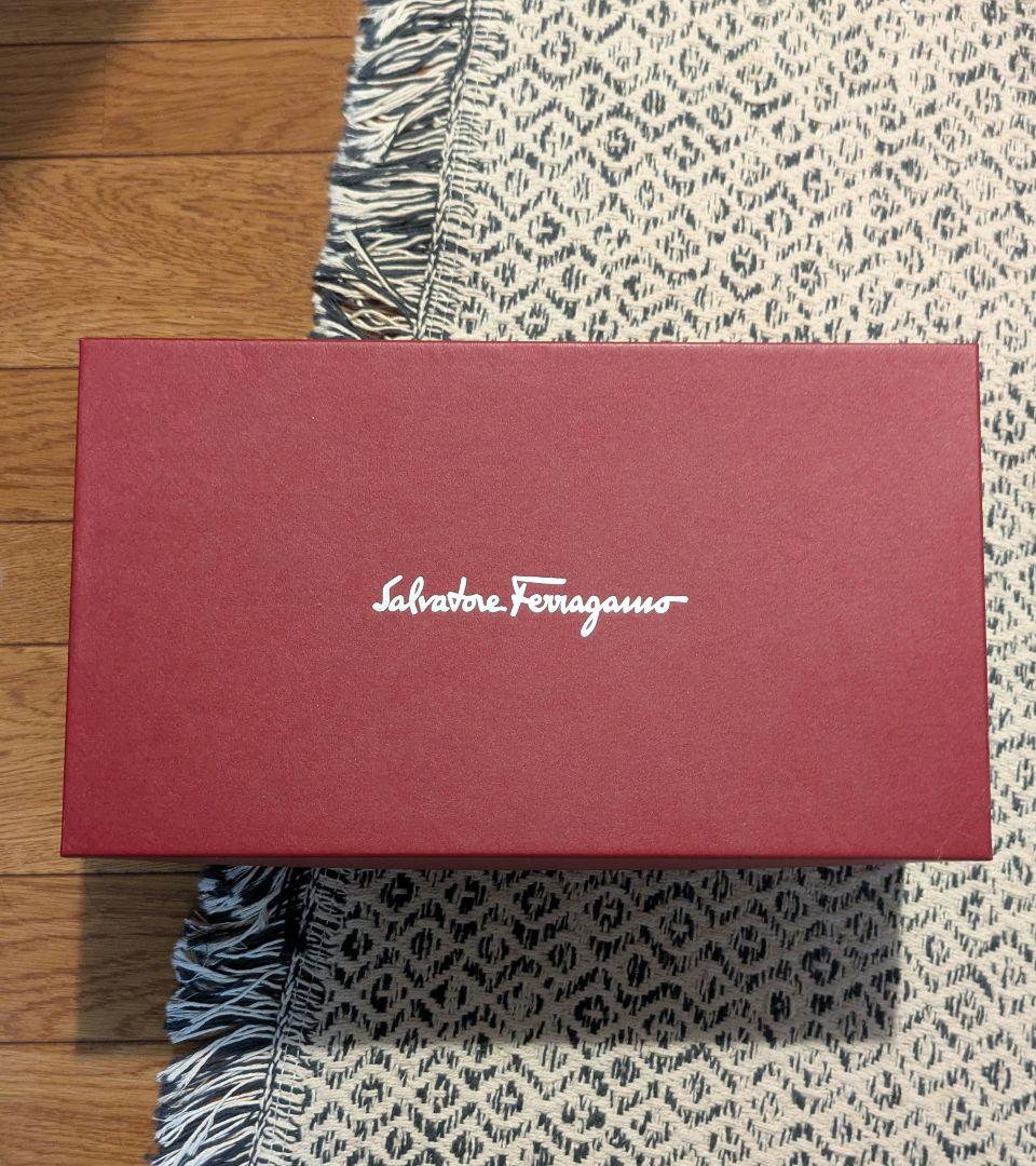 Salvatore Ferragamo Vivaフラットバンプス　サイズ9