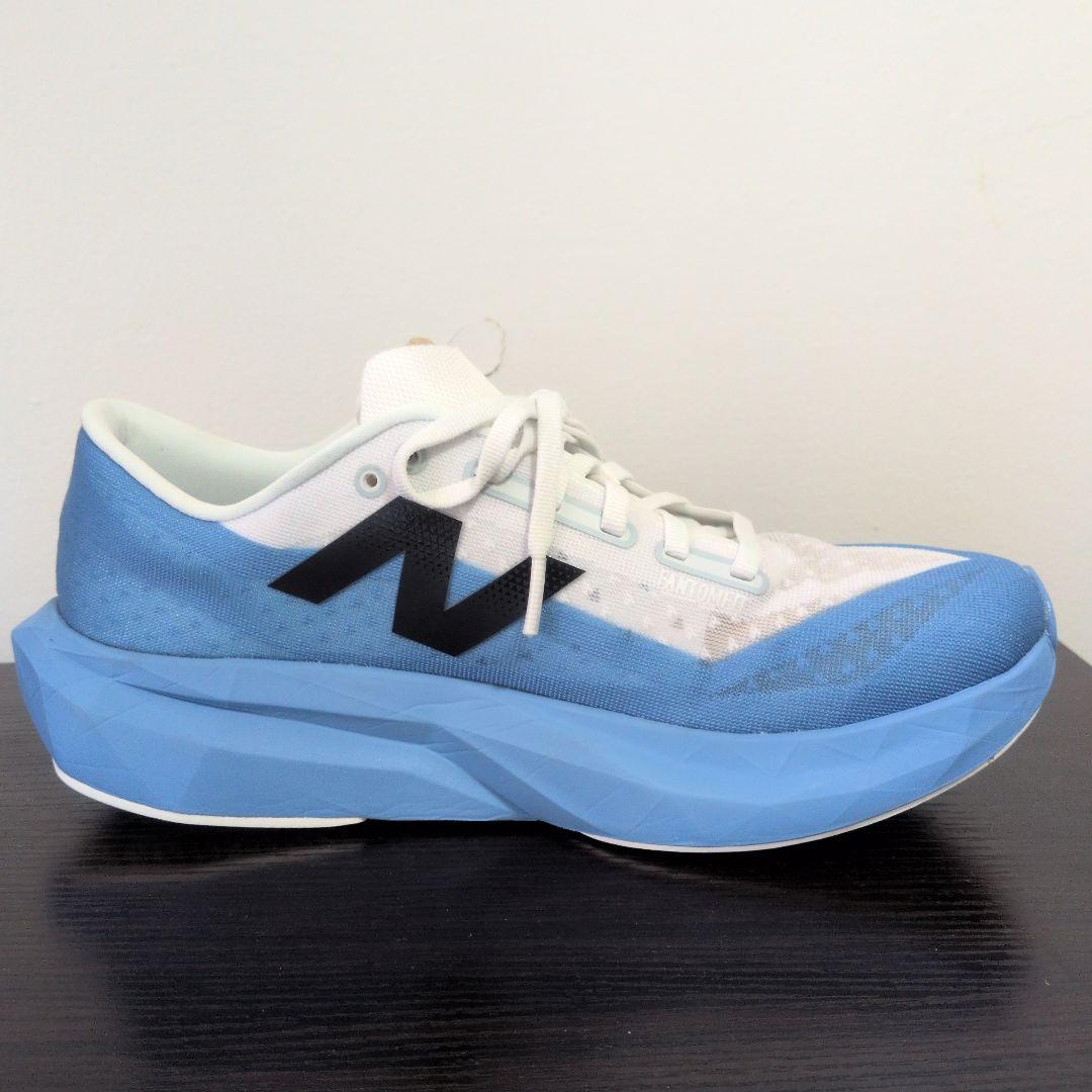 FUELCELL REBEL V4　27.5センチ