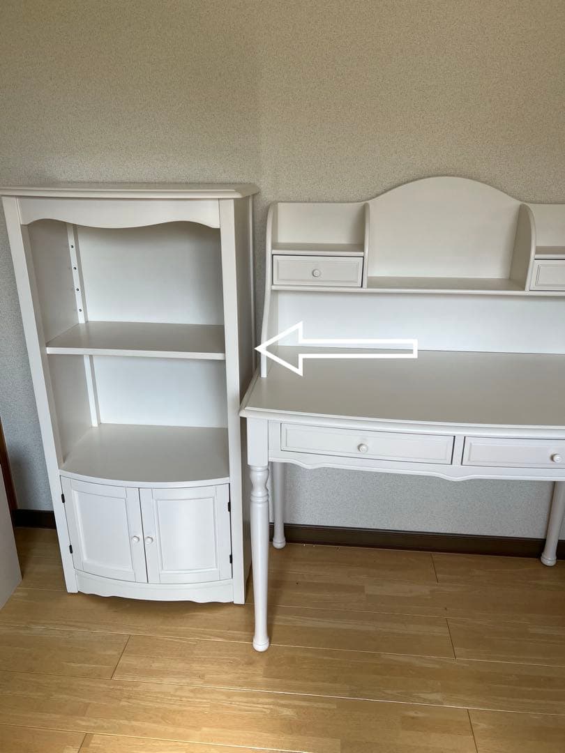 リリーホワイトリリージョンブックシェルフ本棚扉付き