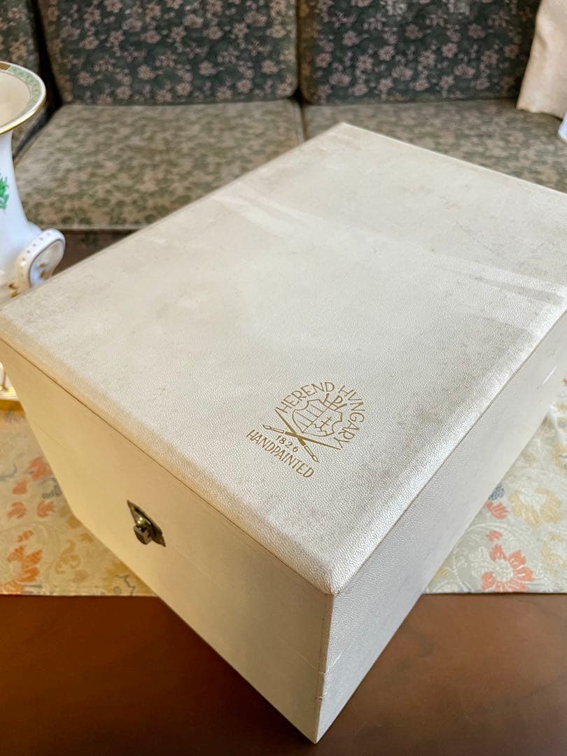 Herend（ヘレンド）の格調高い花瓶