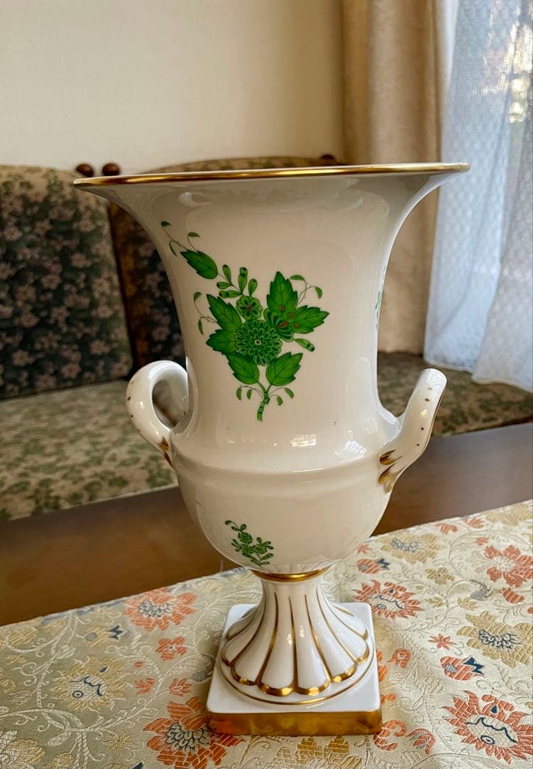 Herend（ヘレンド）の格調高い花瓶