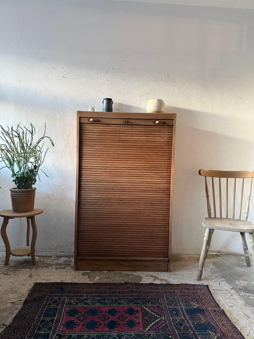 ビンテージ シャッター収納キャビネット 本棚　食器棚　剥離