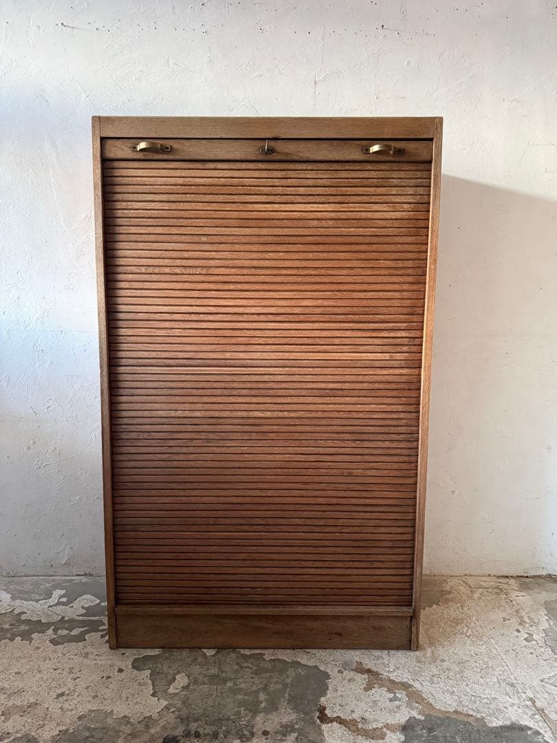 ビンテージ シャッター収納キャビネット 本棚　食器棚　剥離