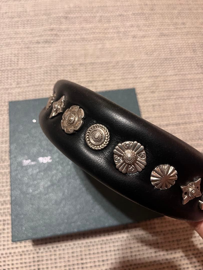 【新品‼️】TOGA ブラックレザーカチューシャ