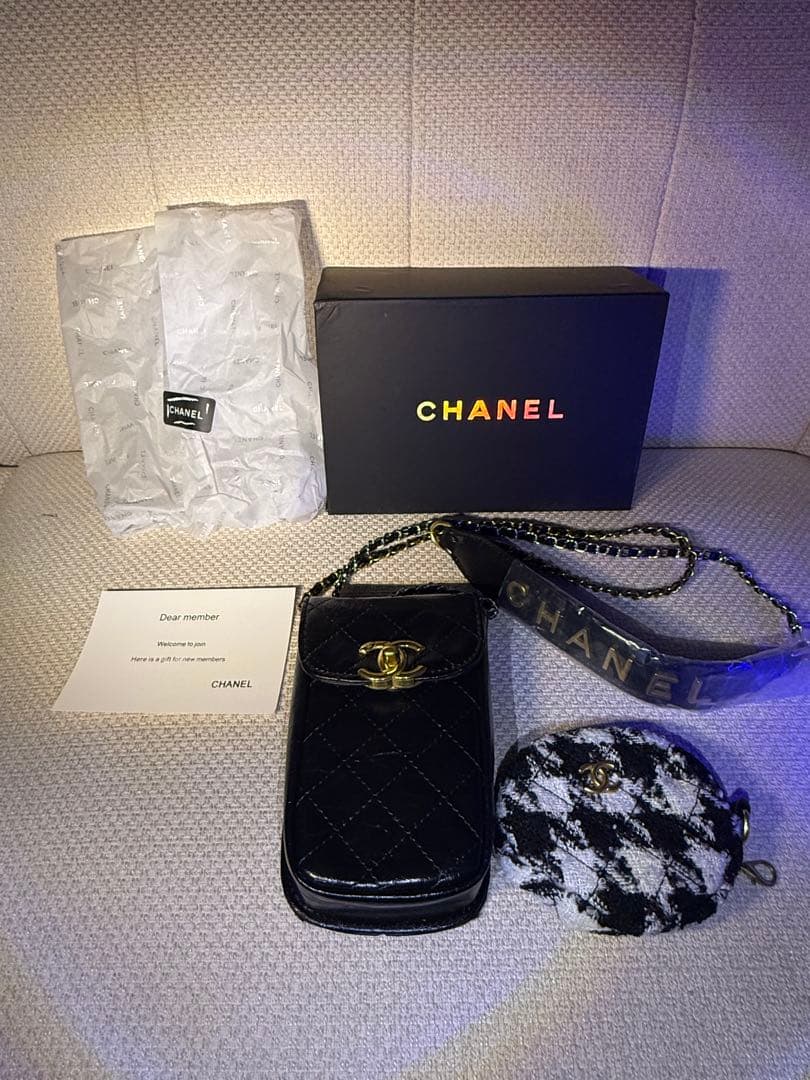 CHANEL VIP 非売品 キルト スマホショルダーケース