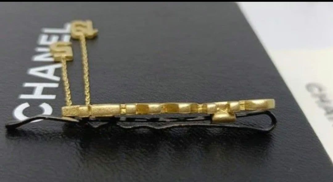 CHANEL ゴールド ヘアピン